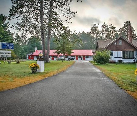 Northern Pine Inn Hayward Esterno foto